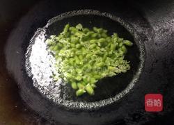 毛豆炒蛋的做法图解3