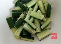 酸辣甜黄瓜条的做法图解2