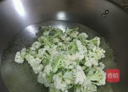 寶塔花菜炒香腸的做法圖解2