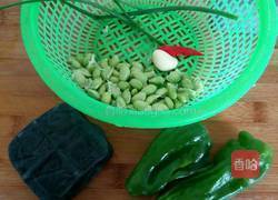 臭豆腐烧毛豆的做法图解2