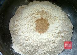 豆沙花卷的做法图解1