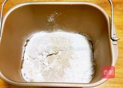 金枪鱼披萨的做法图解1