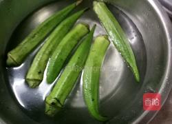 蒜蓉蒸秋葵的做法图解1