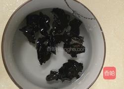 木耳白菜的做法图解1