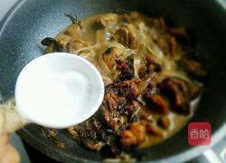 小雞蘑菇燉粉條的做法圖解15