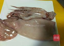 鱿鱼酸辣汤的做法图解1