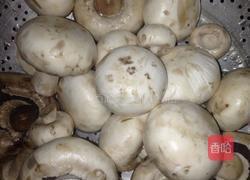 爆炒小蘑菇的做法图解1