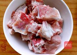 韩式土豆排骨汤的做法图解1