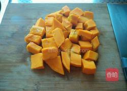 南瓜炖牛肉的做法图解1