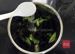 木耳拌芹菜的做法图解8