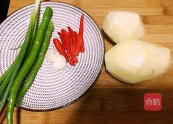 青红椒炒土豆丝的做法图解1