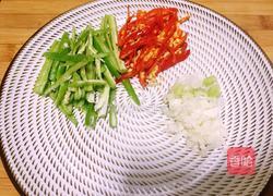 青红椒炒土豆丝的做法图解2
