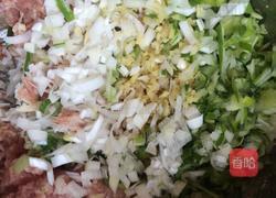 酸菜肉包子的做法图解3