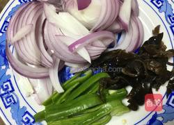 凉拌洋葱丝的做法图解1