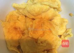 鸡蛋炒黑木耳的做法图解2