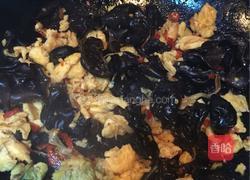 鸡蛋炒黑木耳的做法图解5