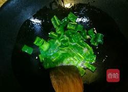 辣椒炒冻豆腐的做法图解2