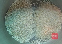 豌豆糯米饭的做法图解1