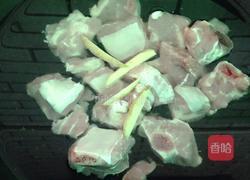 花生炖排骨的做法图解2