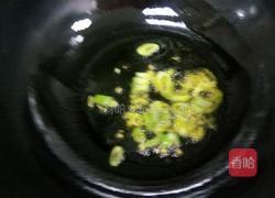 青椒炒鸡丁的做法图解5