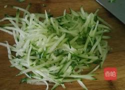 黄瓜烙的做法图解1