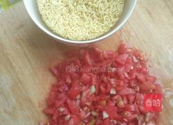 微波炉方便面的做法图解1