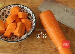 红萝卜排骨汤的做法图解2