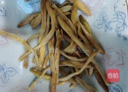 黄花菜炒蛋的做法图解1