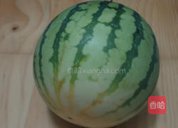 糖水西瓜的做法图解1
