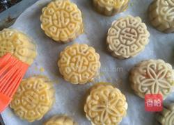莲蓉蛋黄月饼的做法图解11