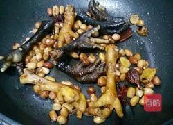 鸡脚煲花生的做法图解10