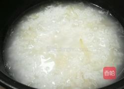 银耳香梨大米粥的做法图解3