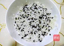 杂疏炒黑白米饭的做法图解1