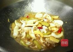 酸笋泡椒炒墨鱼仔的做法图解5