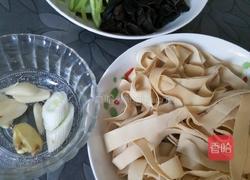 三丝炒豆腐皮的做法图解2