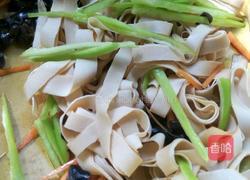 三丝炒豆腐皮的做法图解5