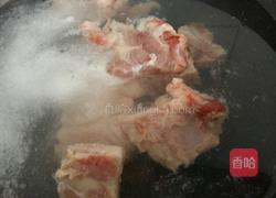 猪骨玉米胡萝卜汤的做法图解1