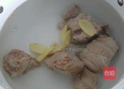 猪骨玉米胡萝卜汤的做法图解2