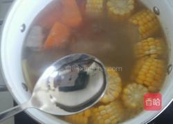 猪骨玉米胡萝卜汤的做法图解7
