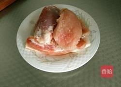 香菇炖肉的做法图解1