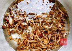 榛蘑肉丝的做法图解1