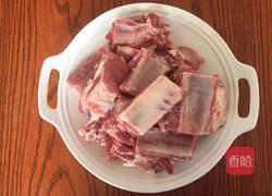 营养排骨汤的做法图解1