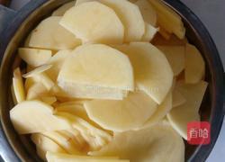 土豆片西红柿炒辣椒的做法图解3