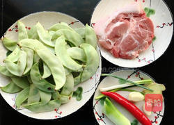 酱肉扁豆的做法图解1