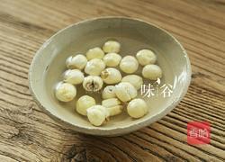 莲子百合鸡蛋糖水的做法图解2