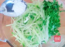 香菜萝卜丝的做法图解3