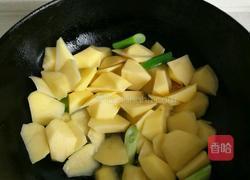 土豆炖牛肉的做法图解1