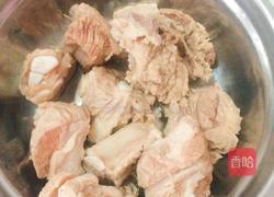 红萝卜玉米猪骨汤的做法图解4