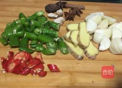 芋儿烧排骨的做法图解1