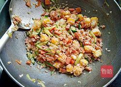 蛋包馒头炒饭的做法图解9